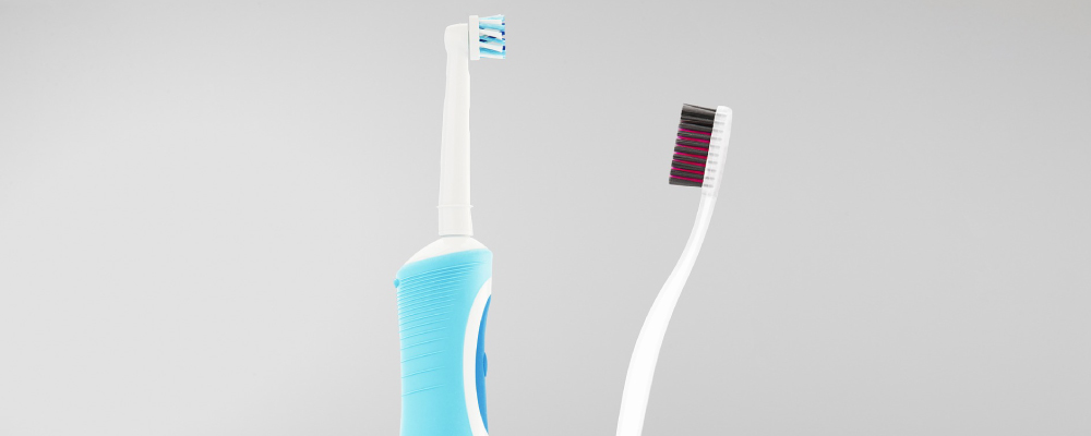 traditional toothbrush versus electric toothbrush